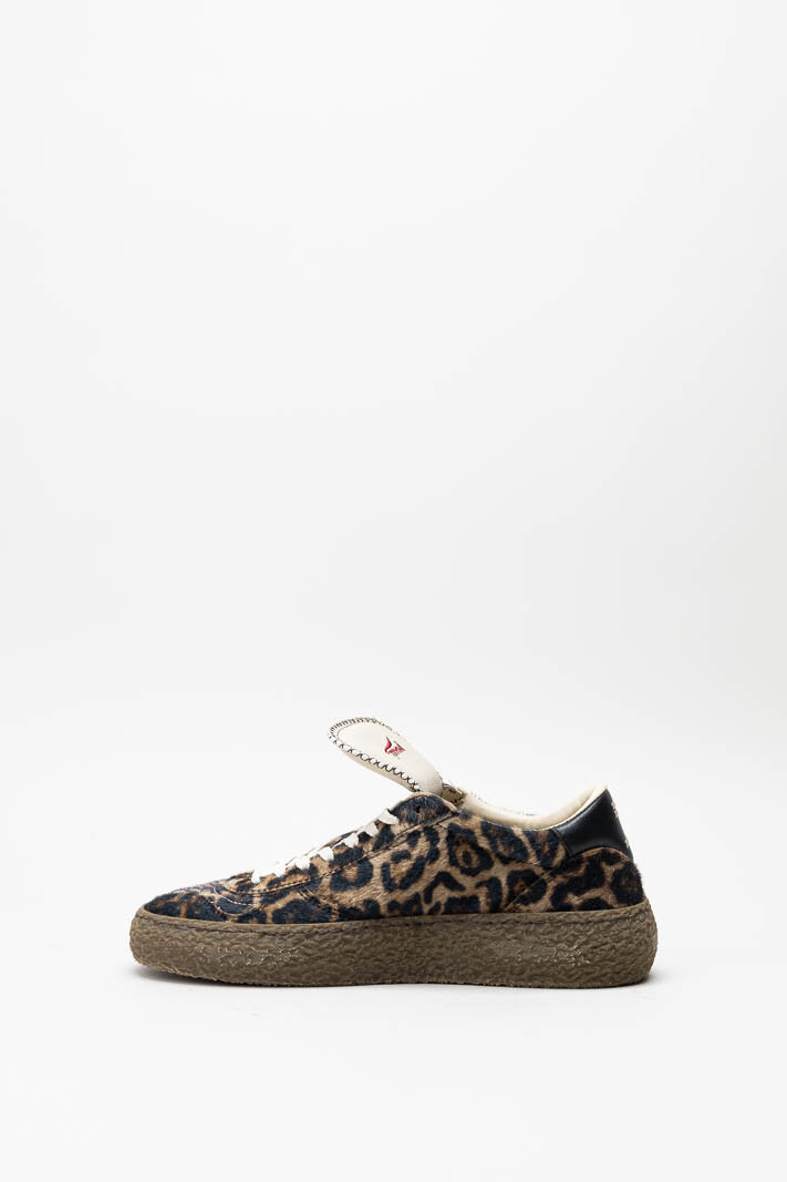 zoom in on Bruin Sneaker image Bruin Sneaker image