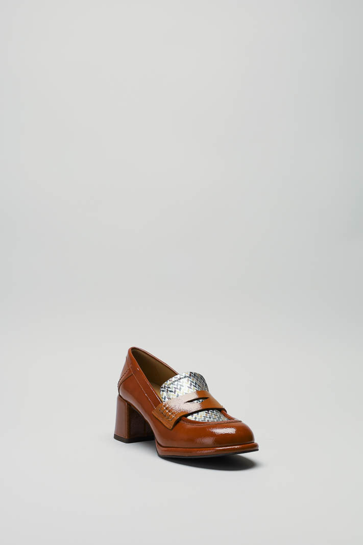 zoom in on Roestbruin Mocassin hak image Roestbruin Mocassin hak image