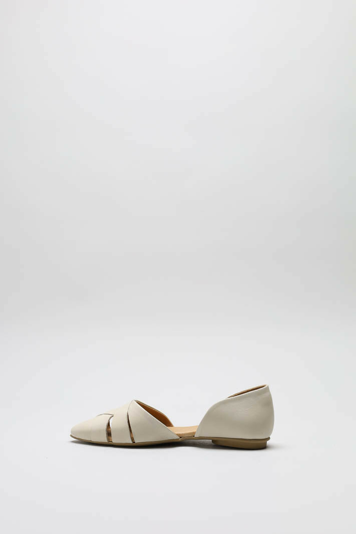 zoom in on Lichtbeige Ballerina image Lichtbeige Ballerina image