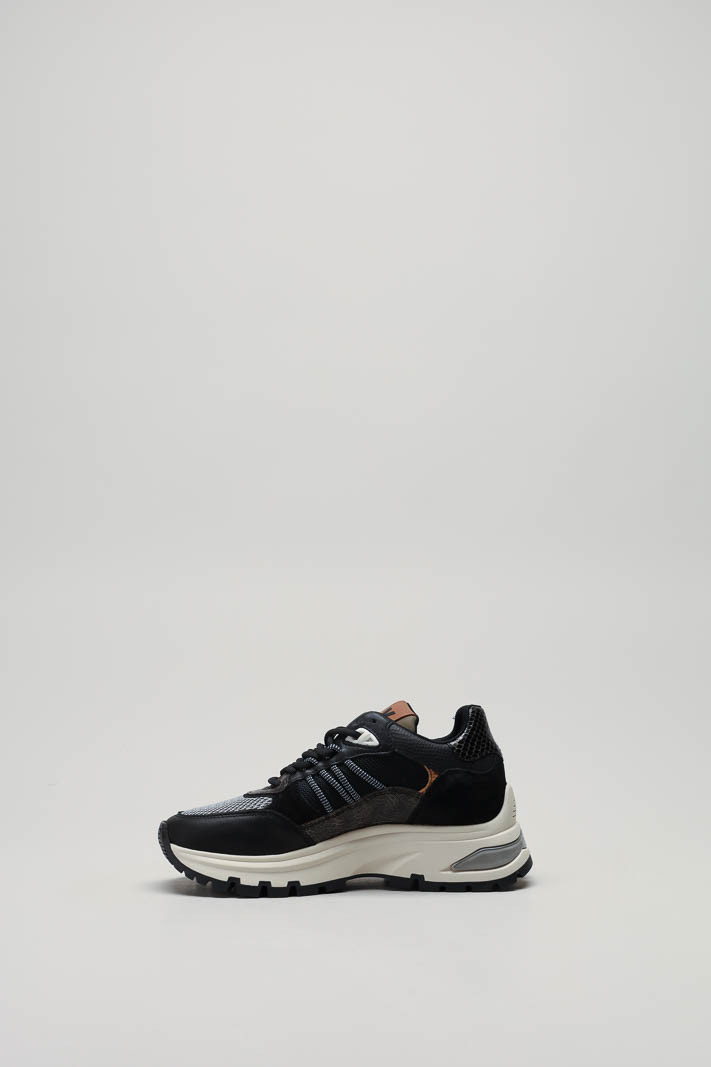 zoom in on Zwart Sneaker image Zwart Sneaker image