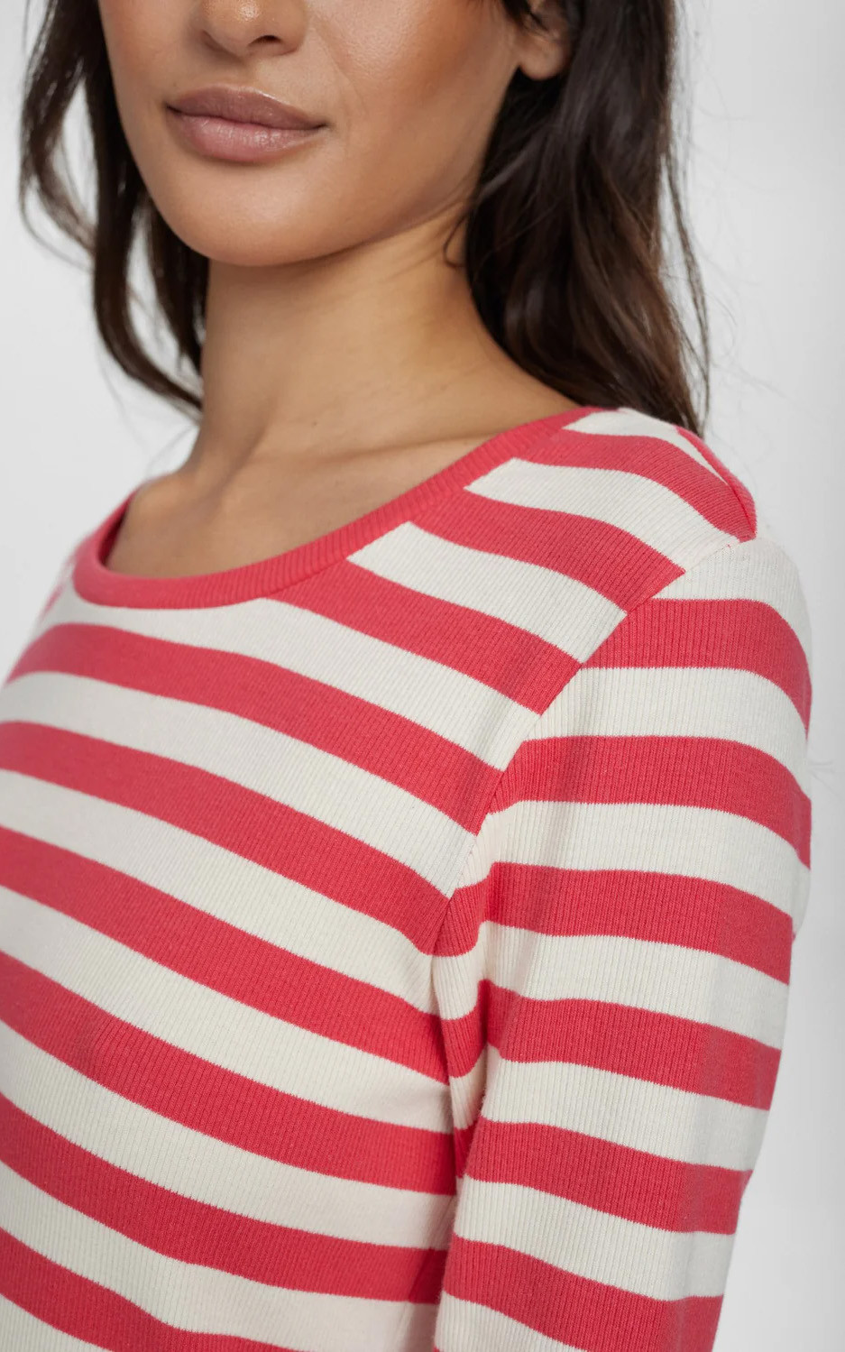 zoom in on Rood T-shirt/top image Rood T-shirt/top image
