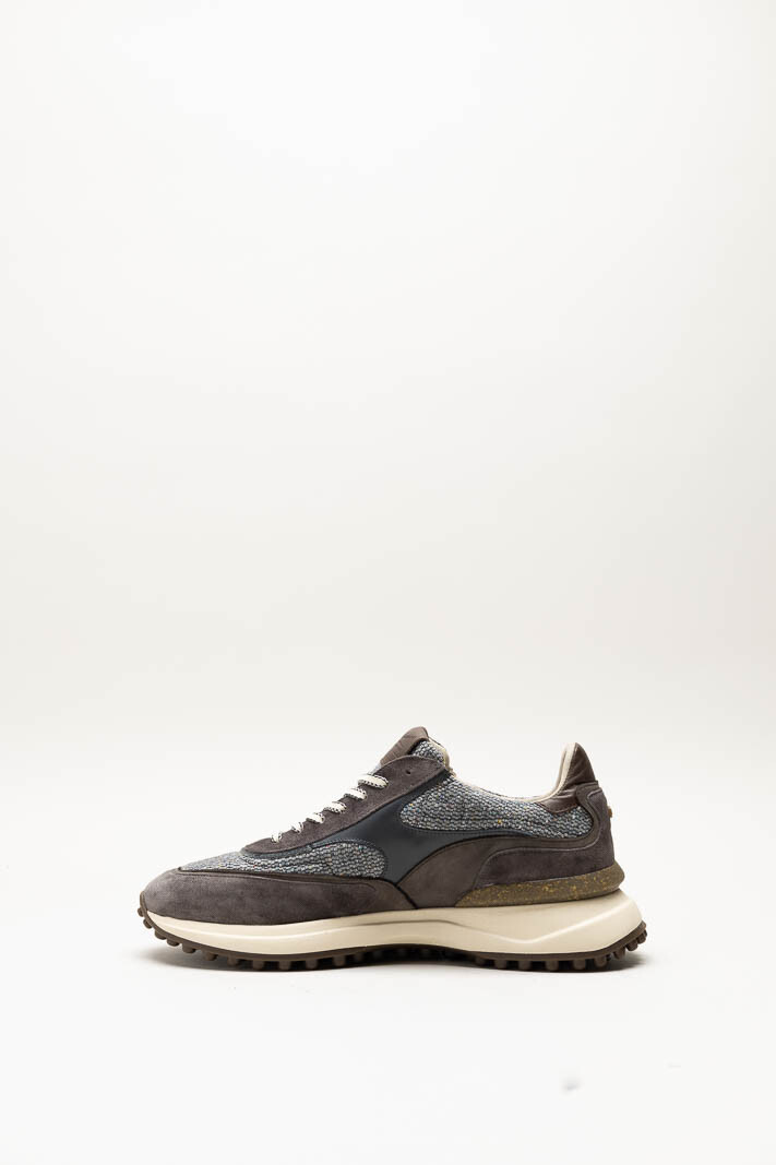 zoom in on Donkergrijs Sneaker image Donkergrijs Sneaker image