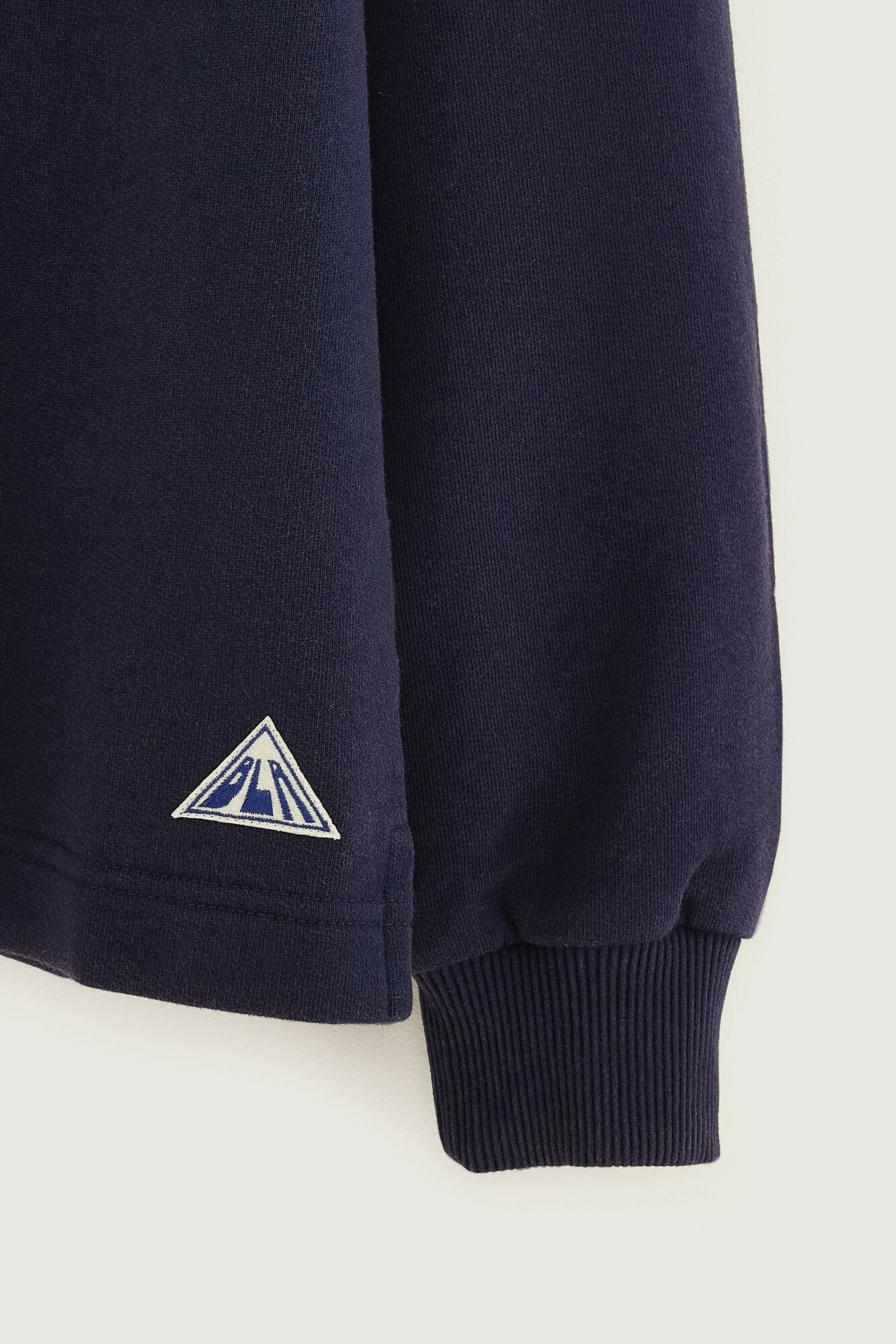zoom in on Blauw Sweater image Blauw Sweater image