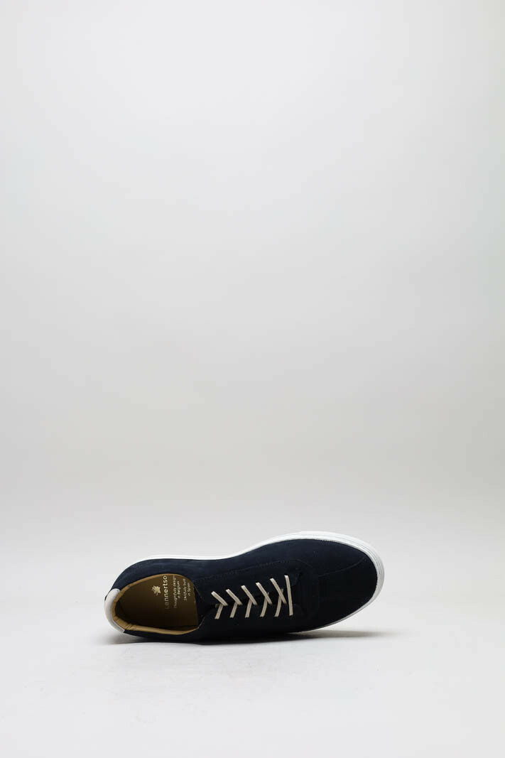 zoom in on Donkerblauw Sneaker image Donkerblauw Sneaker image