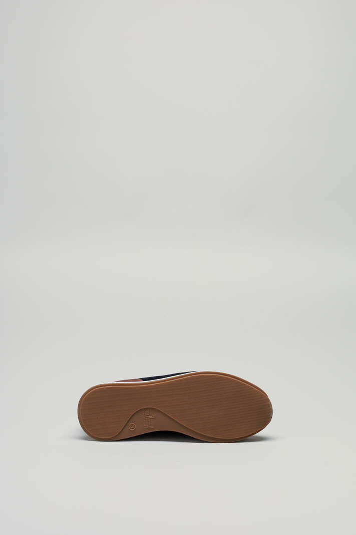 zoom in on Blauw Sneaker image Blauw Sneaker image