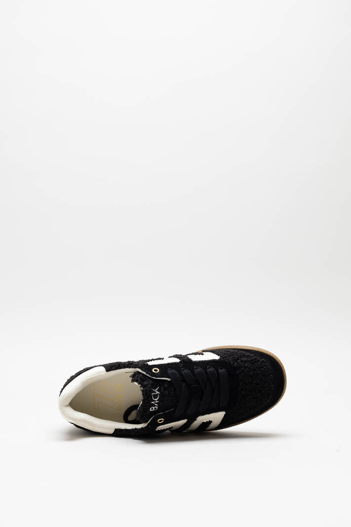 zoom in on Zwart Sneaker image Zwart Sneaker image