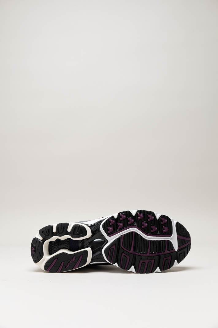 Bordeaux Sneaker image