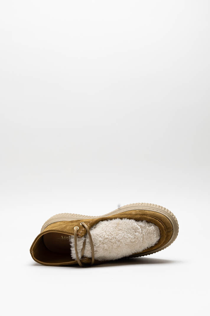 zoom in on Bruin Veterschoen image Bruin Veterschoen image