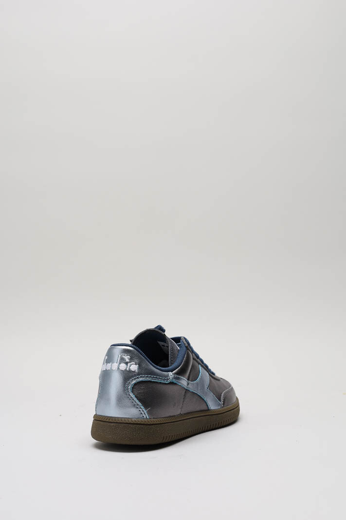 zoom in on Platina Sneaker image Platina Sneaker image
