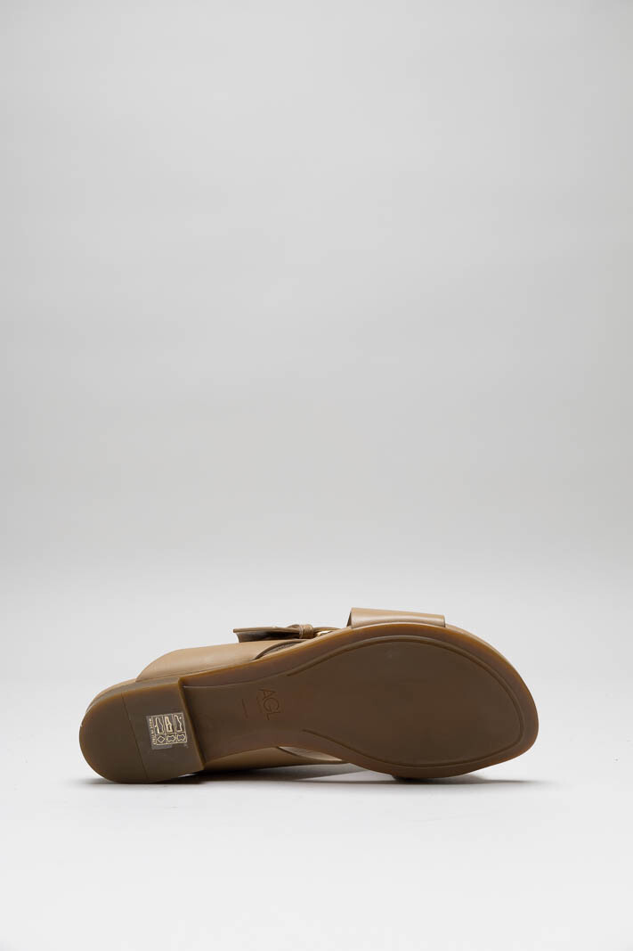 Donkerbeige Sandaal plat image