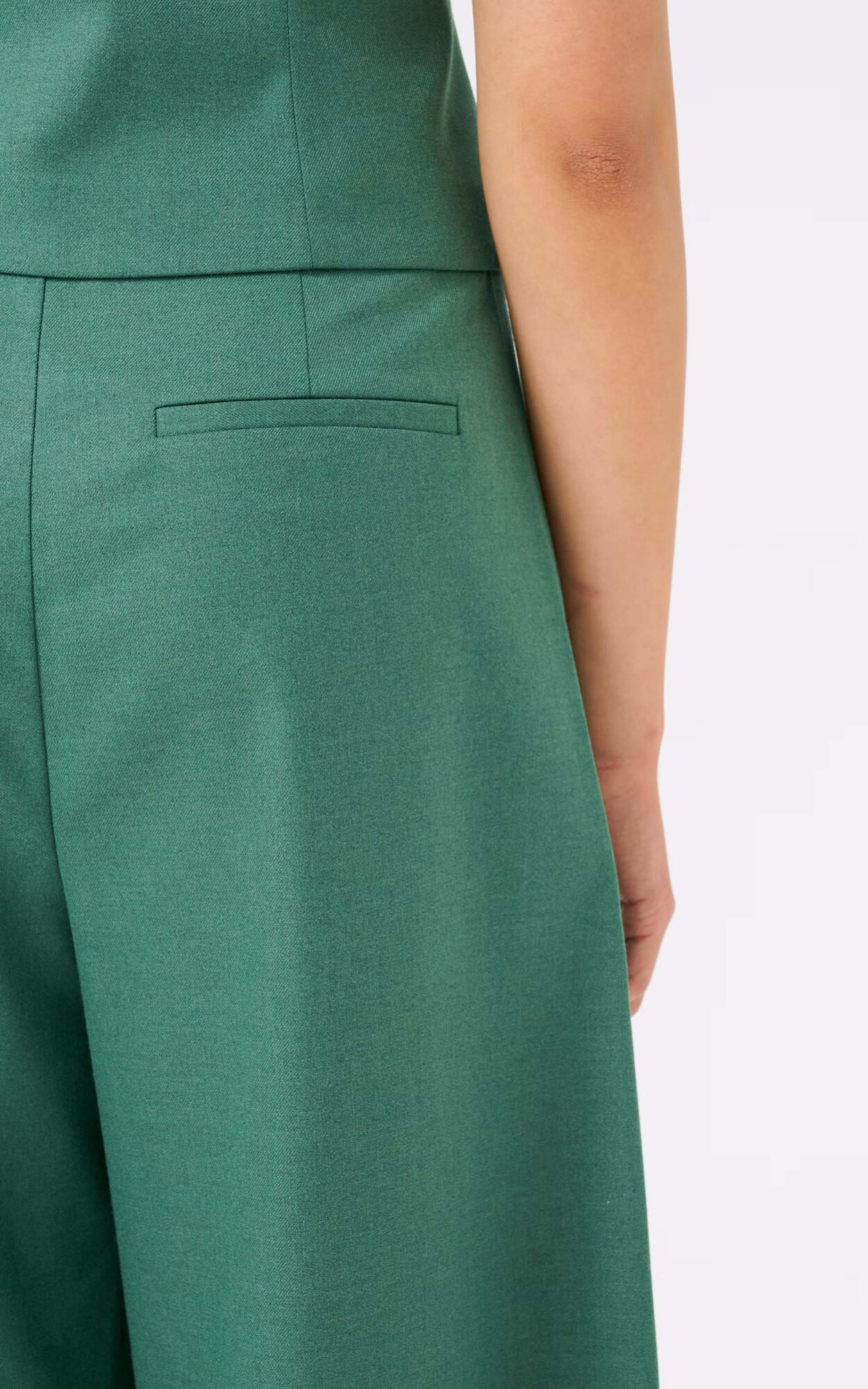 zoom in on Groen Broek image Groen Broek image