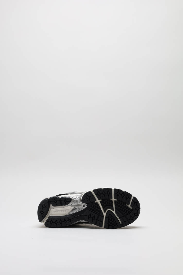 zoom in on Zilver Sneaker image Zilver Sneaker image