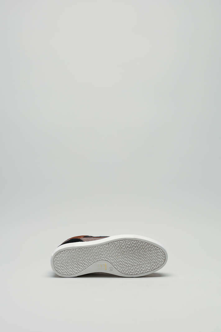 zoom in on Zwart Sneaker image Zwart Sneaker image