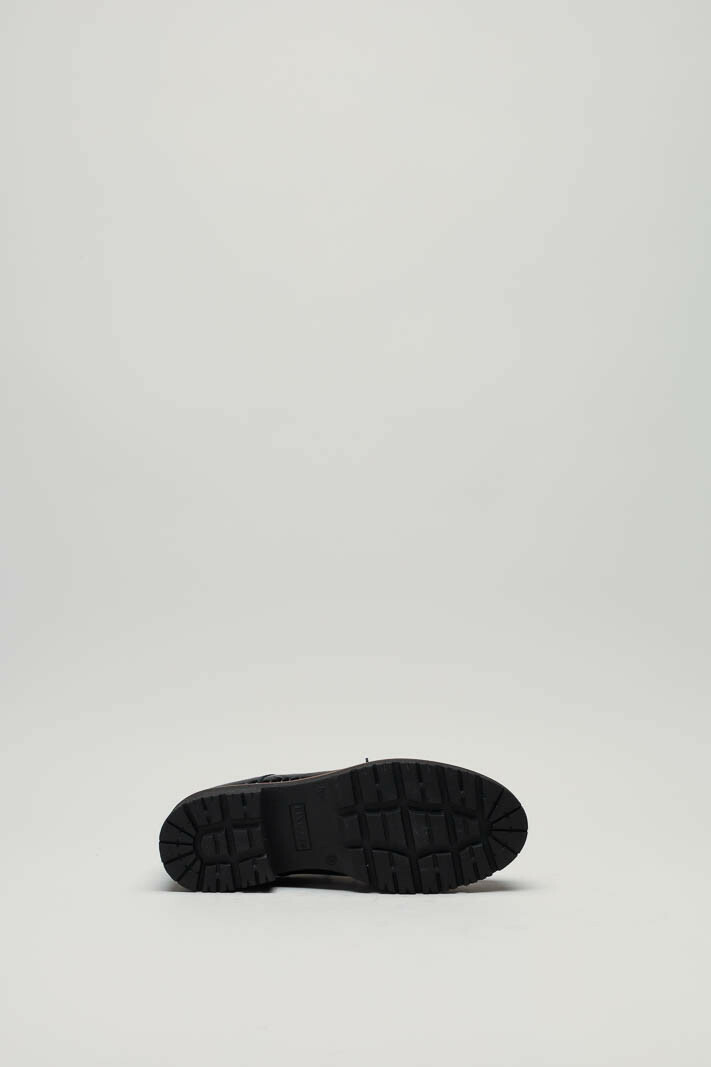 zoom in on Zwart Veterschoen image Zwart Veterschoen image