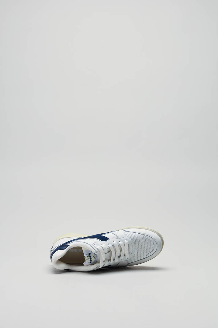 zoom in on Wit Sneaker image Wit Sneaker image