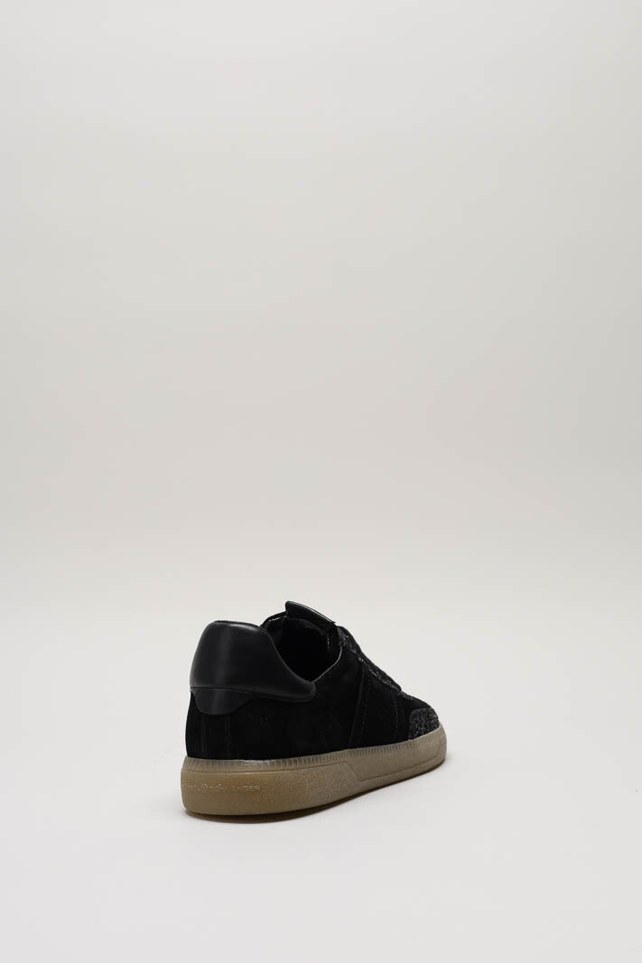 zoom in on Zwart Sneaker image Zwart Sneaker image