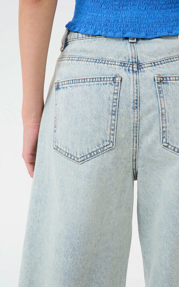 zoom in on Blauw Short image Blauw Short image