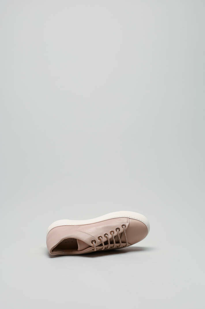 zoom in on Oudroze Sneaker image Oudroze Sneaker image