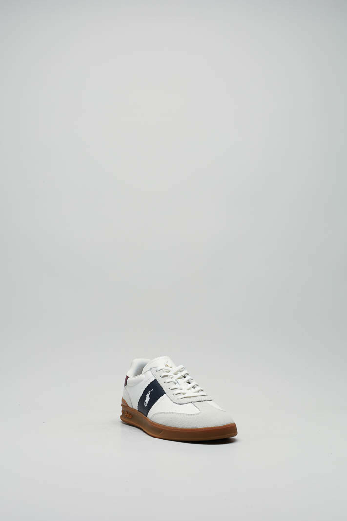 zoom in on Wit Sneaker image Wit Sneaker image