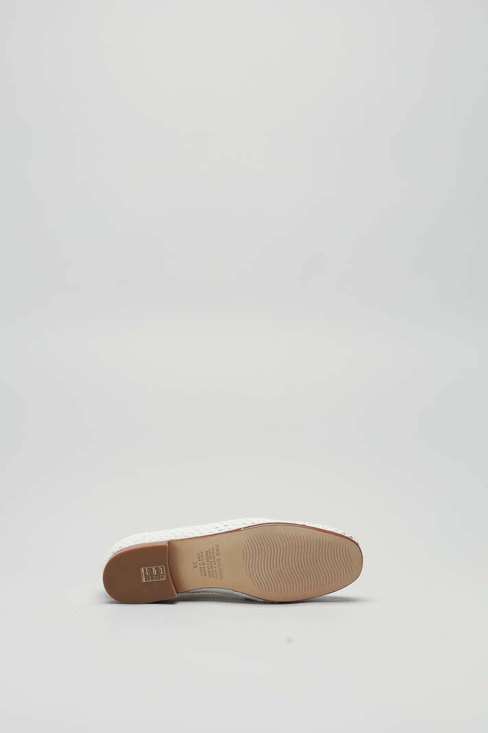 zoom in on Wit Mocassin image Wit Mocassin image