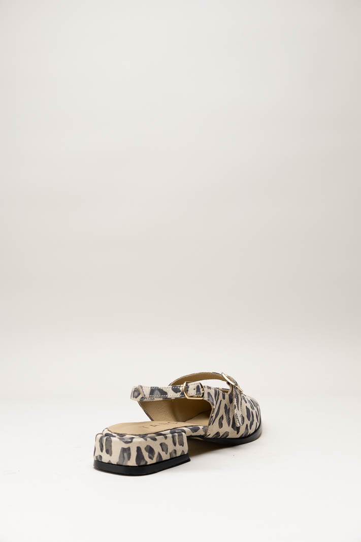 Lichtbeige Ballerina image