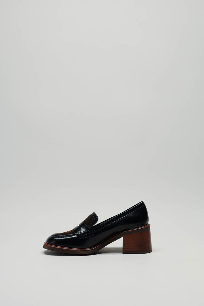 zoom in on Zwart Mocassin hak image Zwart Mocassin hak image