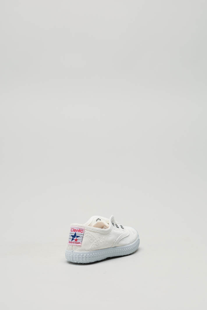 zoom in on Wit Speelschoen image Wit Speelschoen image