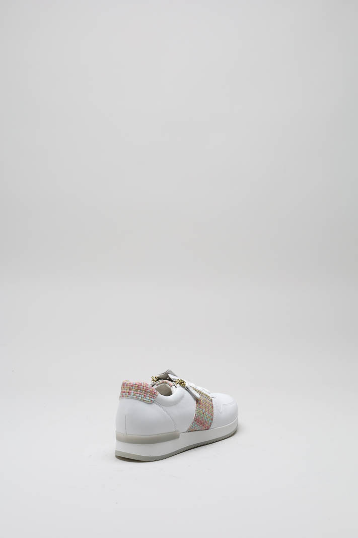 zoom in on Wit Sneaker image Wit Sneaker image
