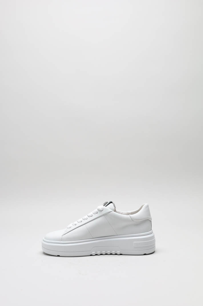 zoom in on Wit Sneaker image Wit Sneaker image
