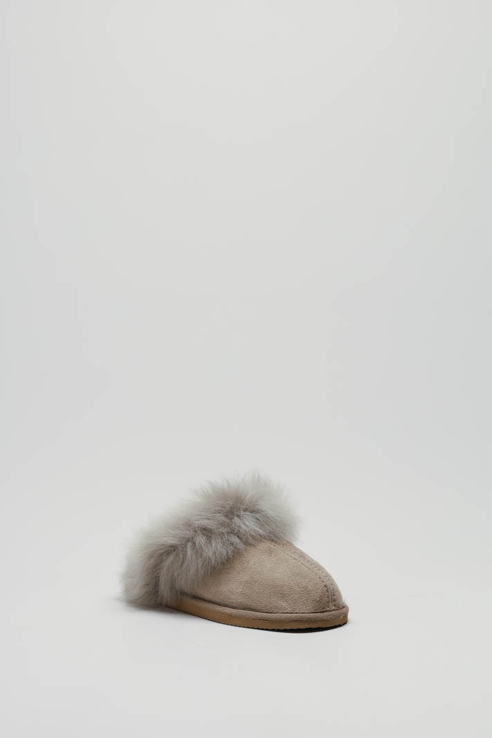 zoom in on Taupe Pantoffel image Taupe Pantoffel image