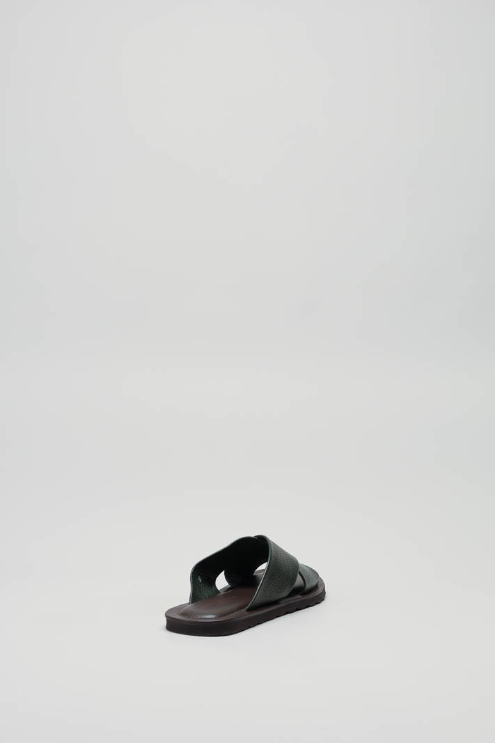 zoom in on Groen Slipper image Groen Slipper image