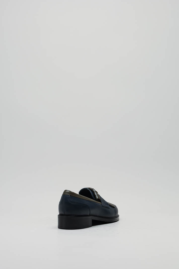 zoom in on Donkerblauw Mocassin image Donkerblauw Mocassin image