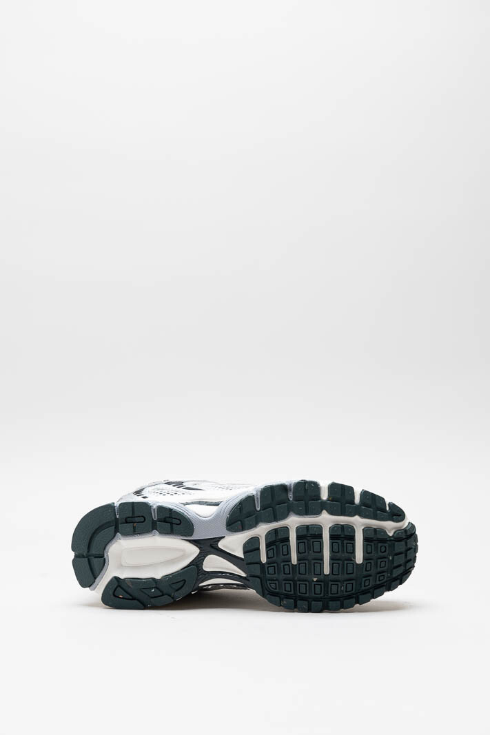 zoom in on Wit Sneaker image Wit Sneaker image