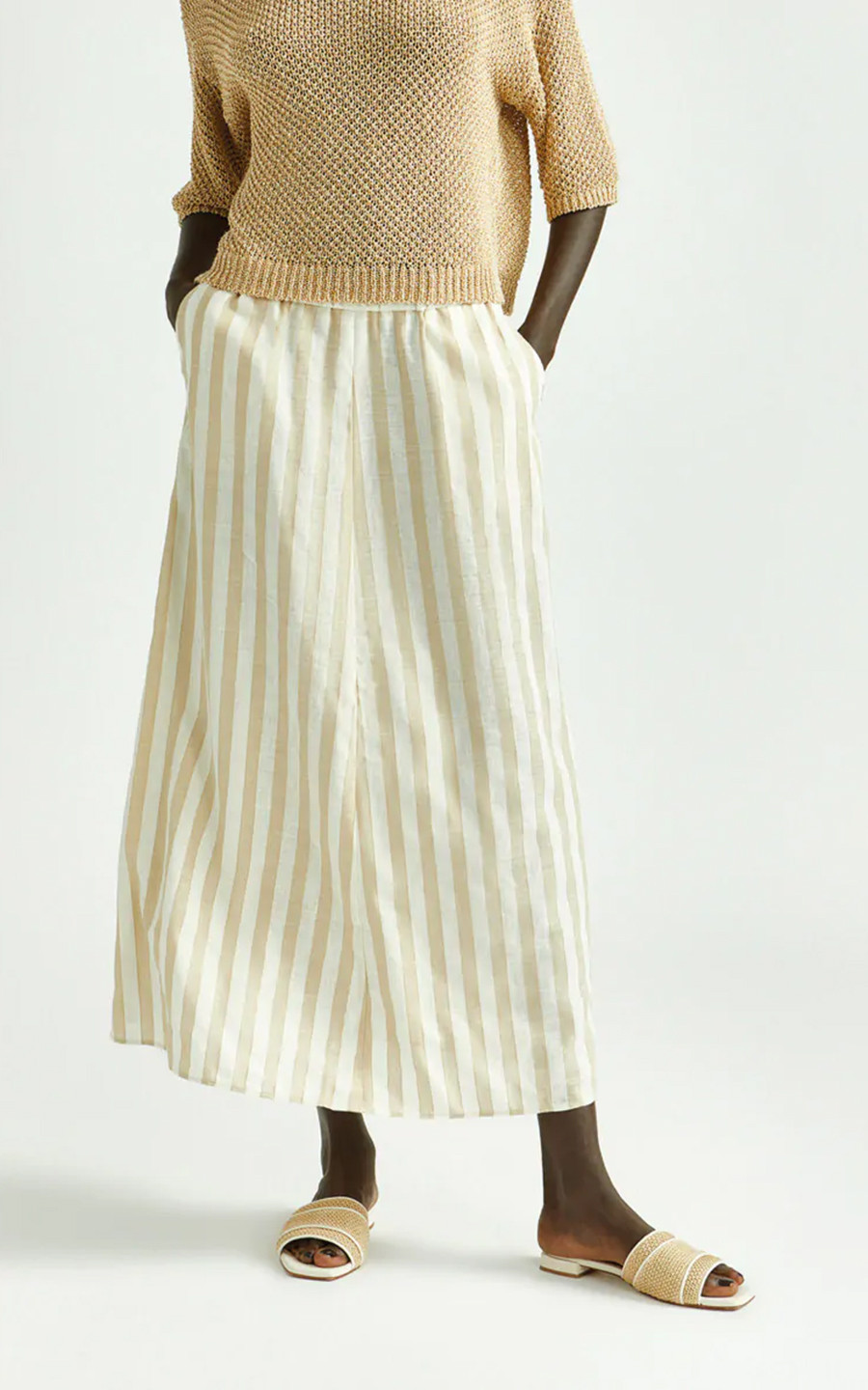 zoom in on Beige Rok image Beige Rok image
