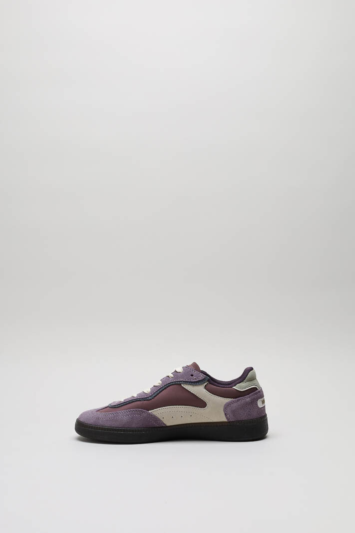 zoom in on Paars Sneaker image Paars Sneaker image