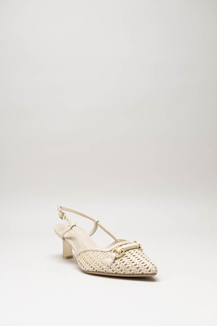 Lichtbeige Pump