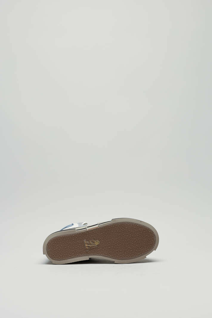 zoom in on Wit Sneaker image Wit Sneaker image