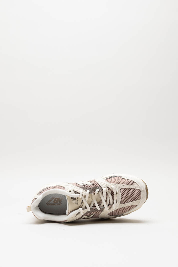 zoom in on Oudroze Sneaker image Oudroze Sneaker image
