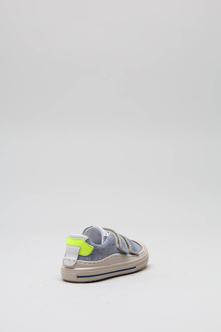 zoom in on Blauw Velcro schoen image Blauw Velcro schoen image