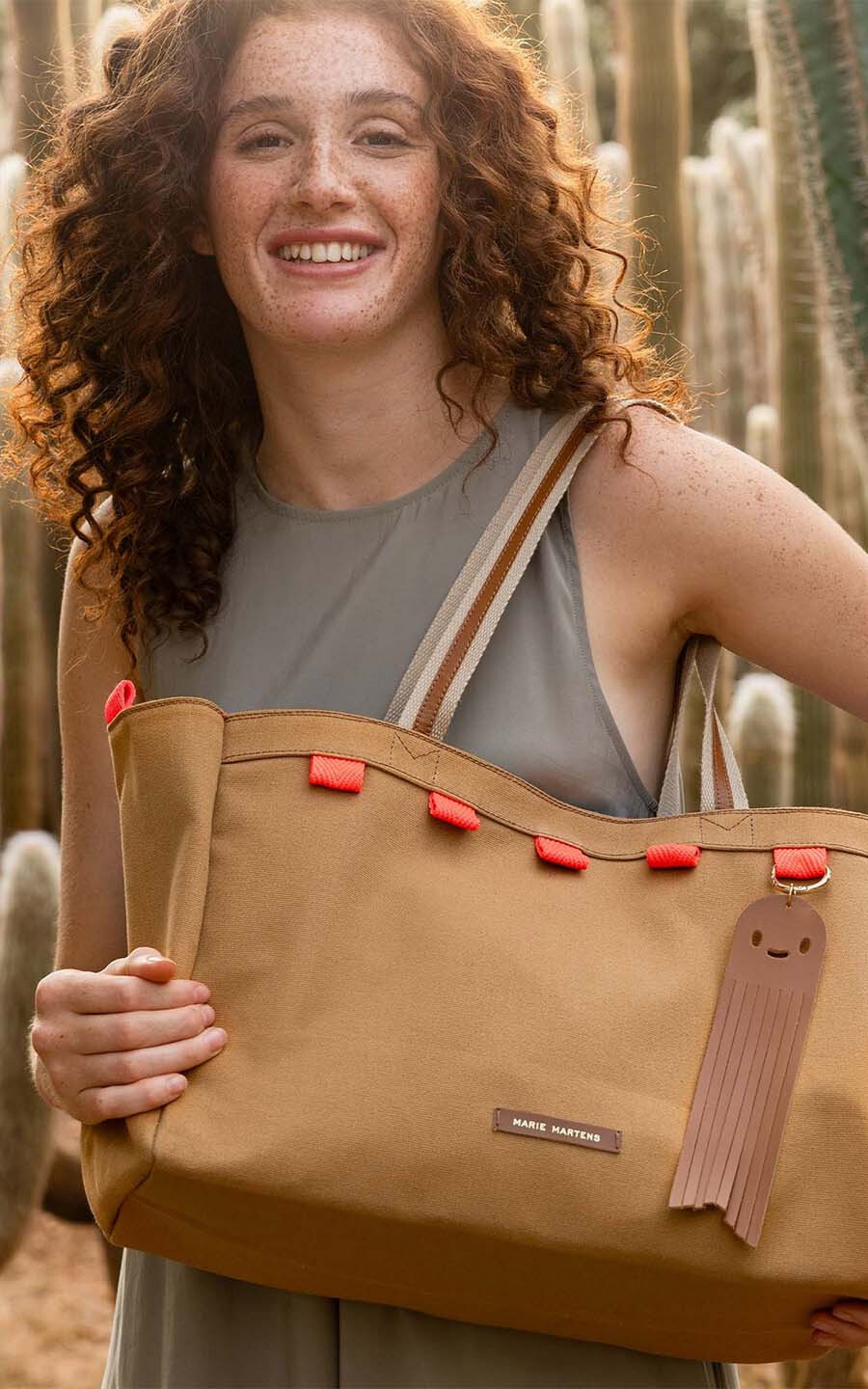 Camel Shopper image