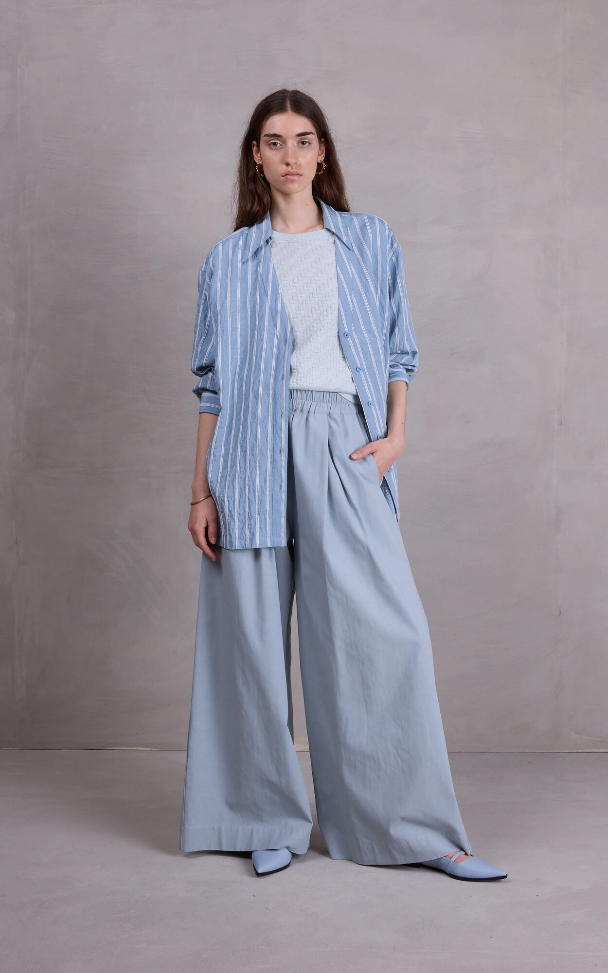 zoom in on Lichtblauw Broek image Lichtblauw Broek image