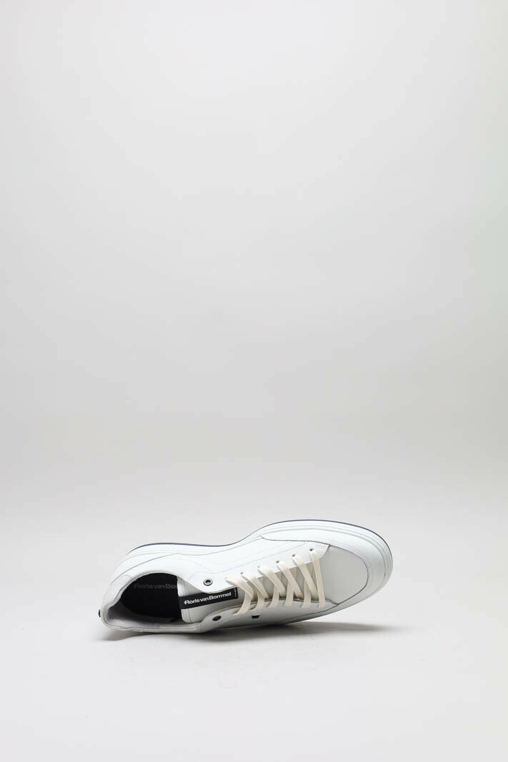 zoom in on Wit Sneaker image Wit Sneaker image
