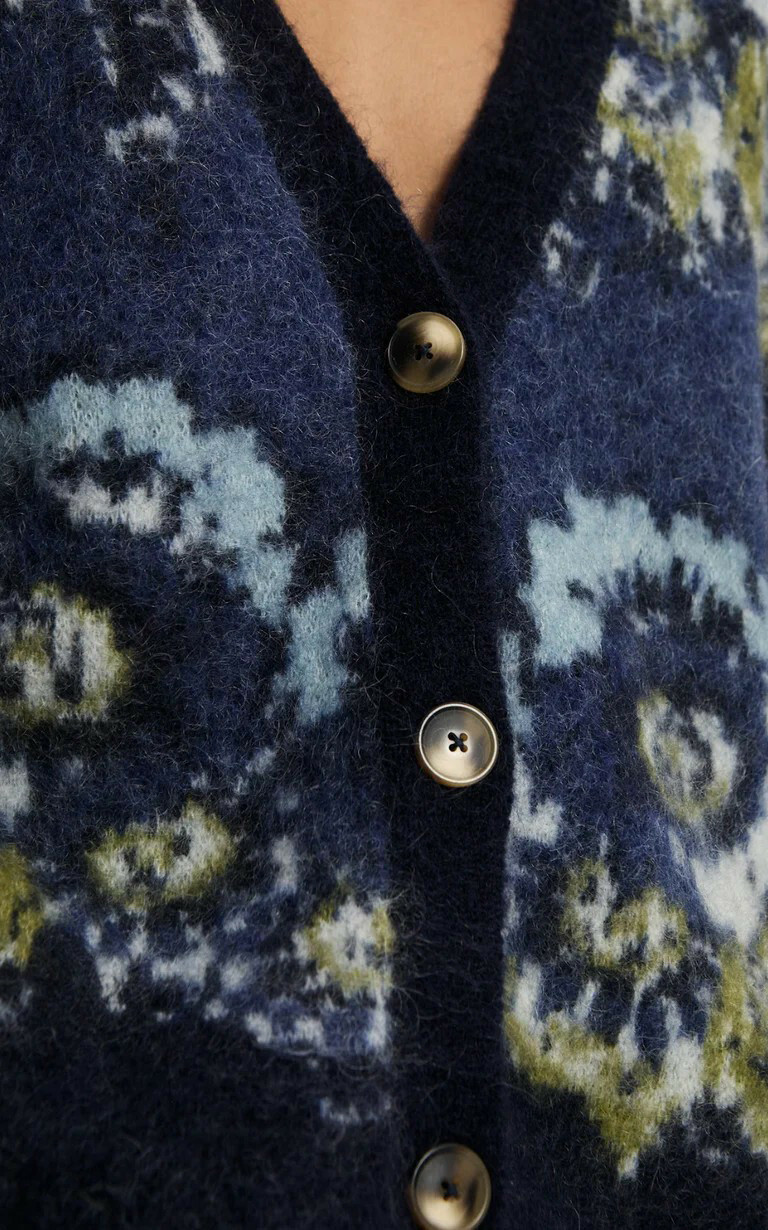 zoom in on Blauw Cardigan image Blauw Cardigan image
