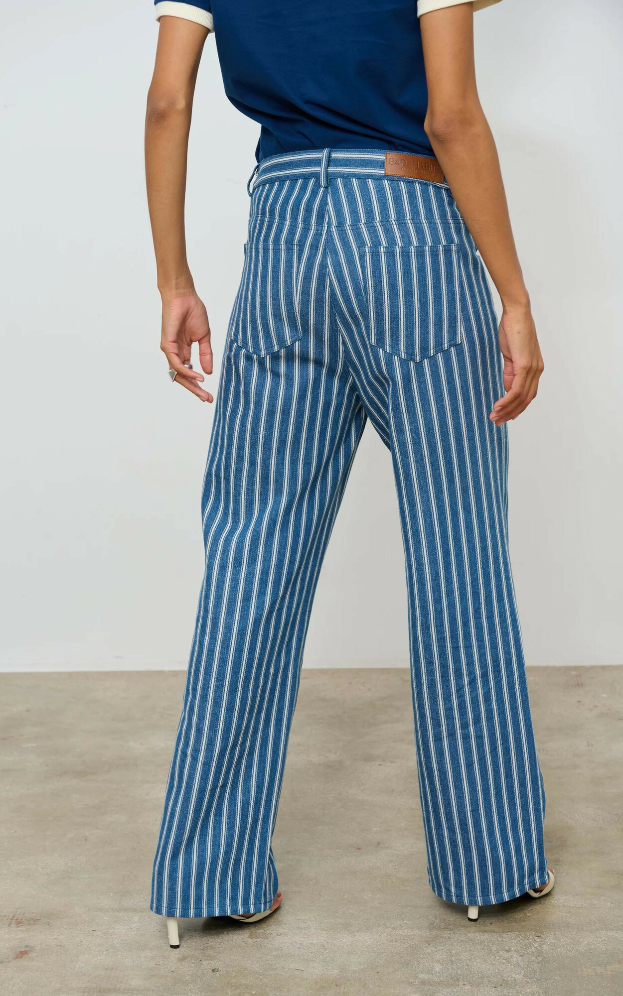 zoom in on Jeans Broek image Jeans Broek image