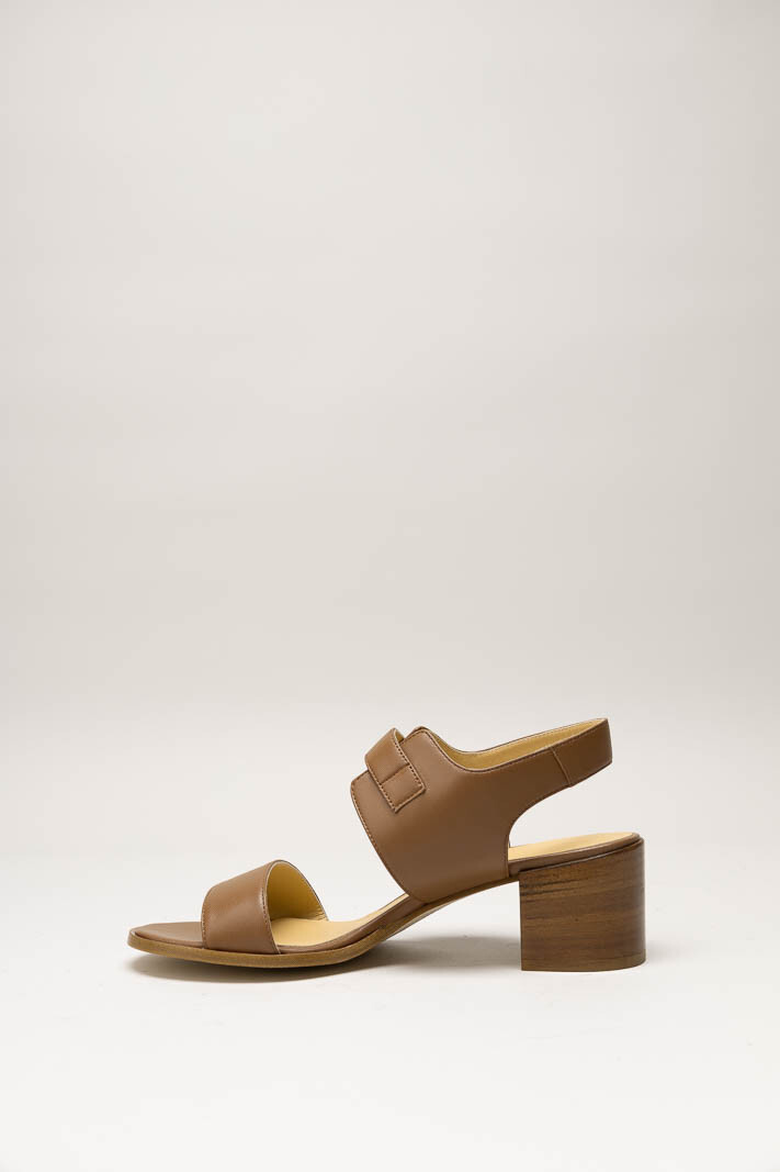 Bruin Sandaal hak image