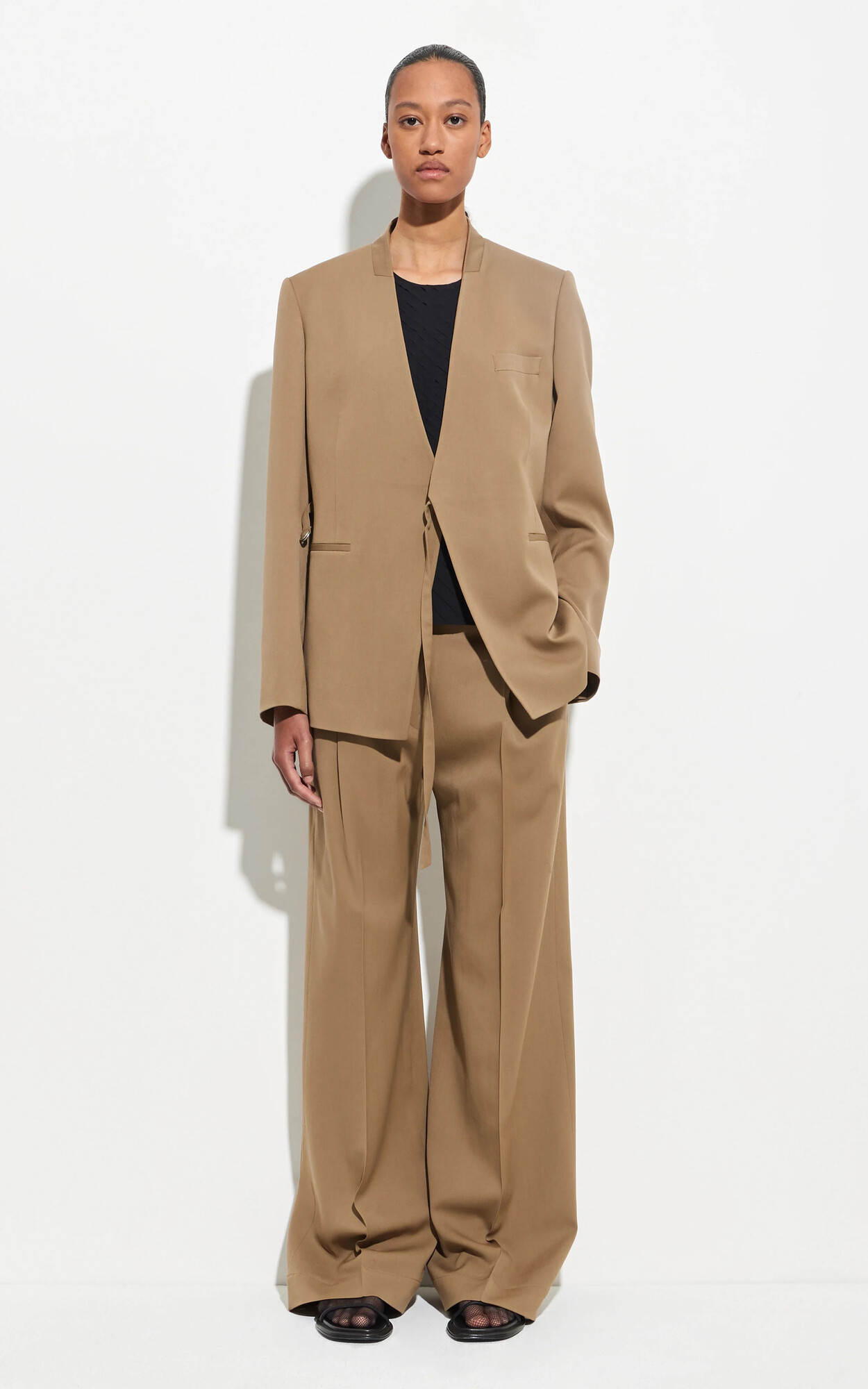 zoom in on Donkerbeige Blazer image Donkerbeige Blazer image