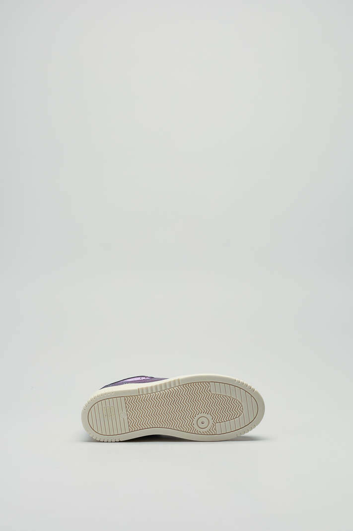 zoom in on Paars Sneaker image Paars Sneaker image