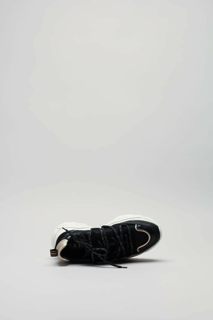 zoom in on Zwart Sneaker image Zwart Sneaker image