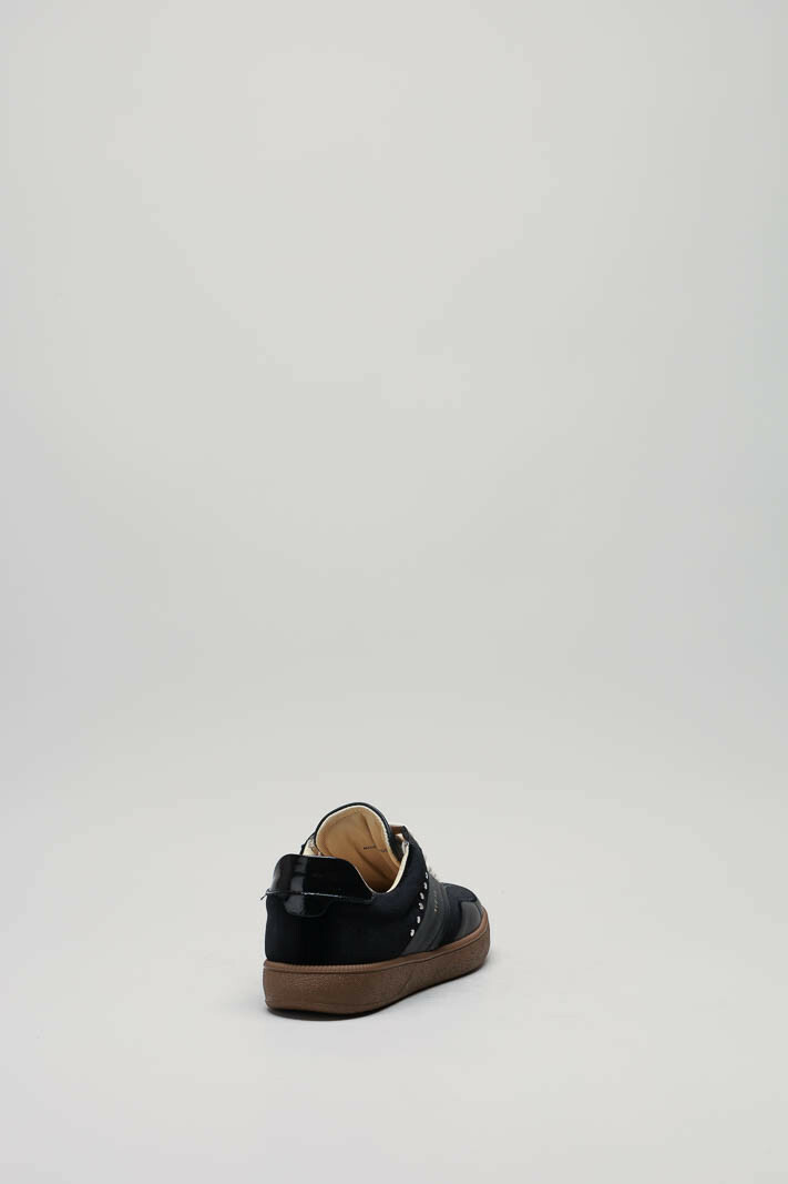 zoom in on Zwart Sneaker image Zwart Sneaker image