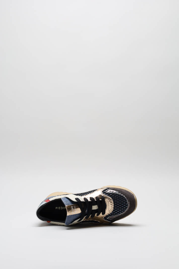 zoom in on Blauw Sneaker image Blauw Sneaker image